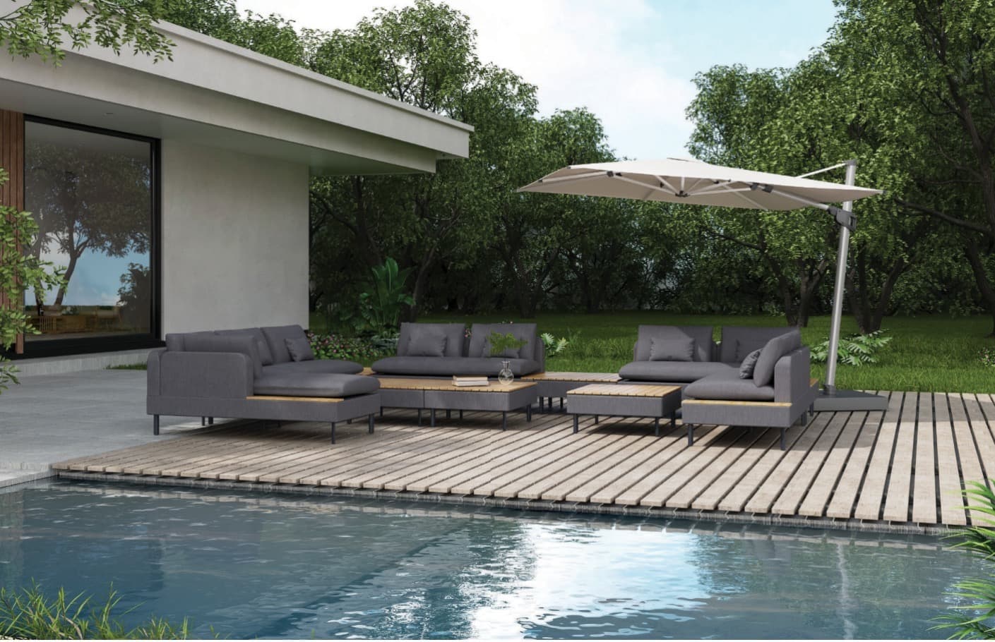 Ombrelone lateral premium Solene em cor areia sobre deck de madeira com sofás cinza à beira da piscina
