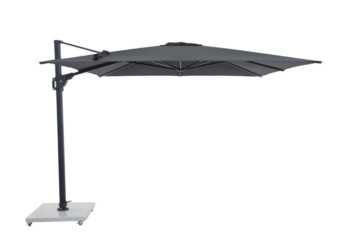 Ombrelone lateral TriSol com cobertura preta em mastro deslocado e base com rodízios